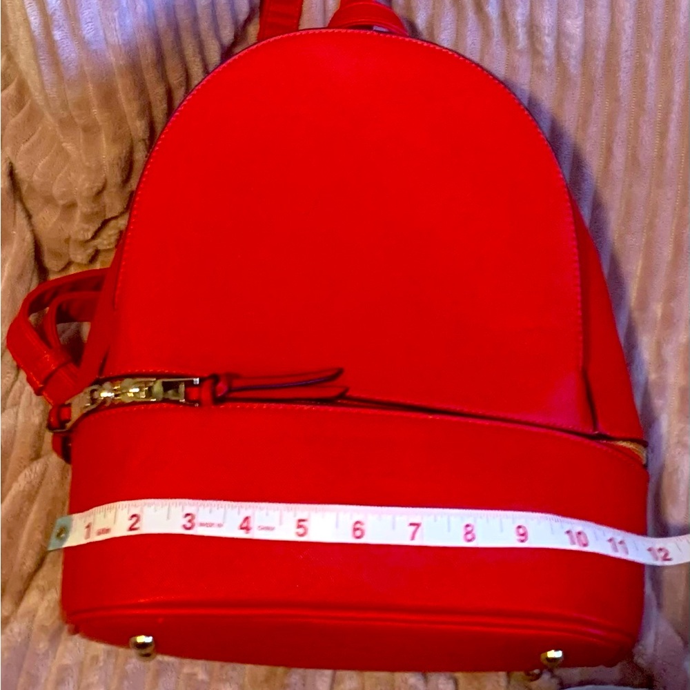 🍒Beautiful cherry red backpack purse!!🍒